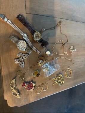 Random lot of vintage jewelry